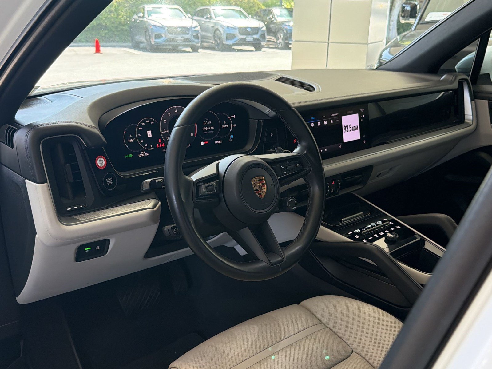 Used 2024 Porsche Cayenne AWD/4WD image 4