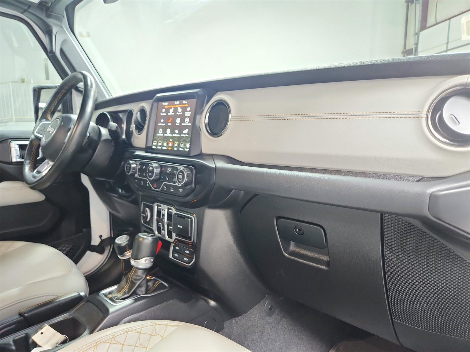 Used 2023 Jeep Wrangler Altitude image 40