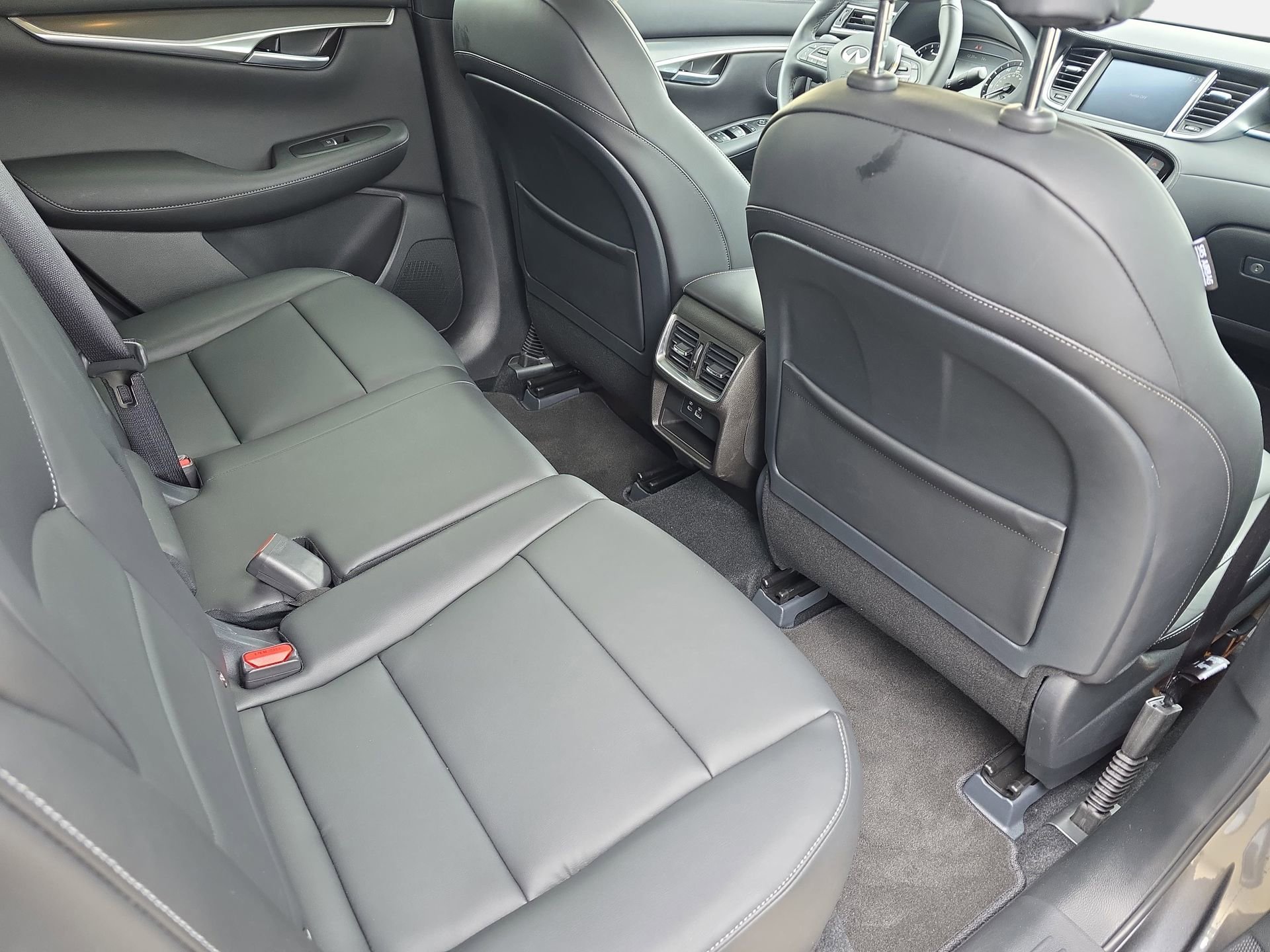Certified 2025 INFINITI QX50 Pure image 11