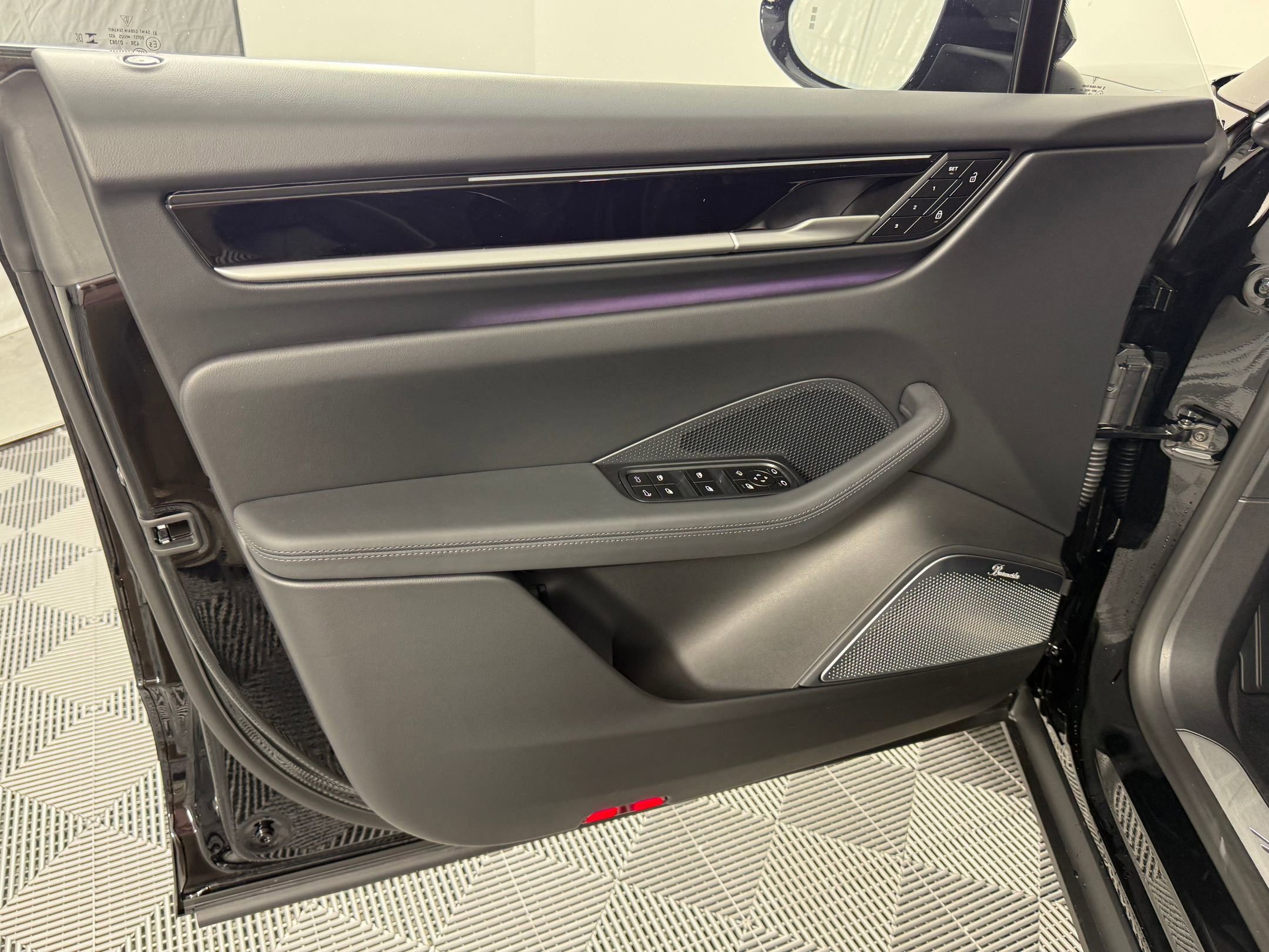 New 2025 Porsche Macan Electric image 13