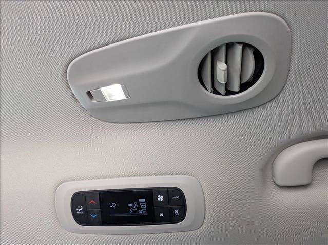 Used 2024 Chrysler Pacifica Touring-L FWD image 16