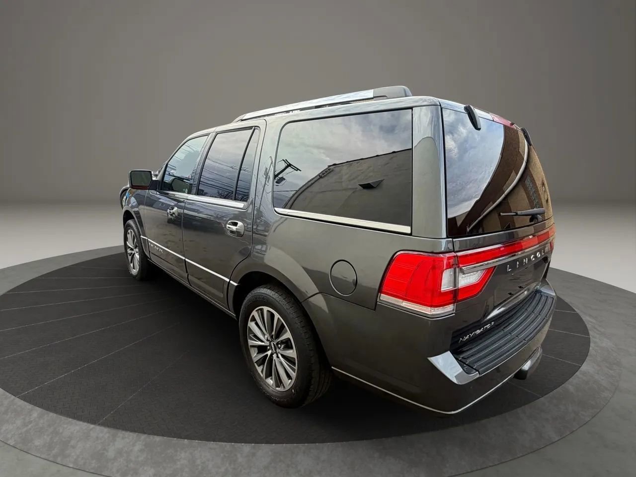 Used 2016 Lincoln Navigator Select image 7