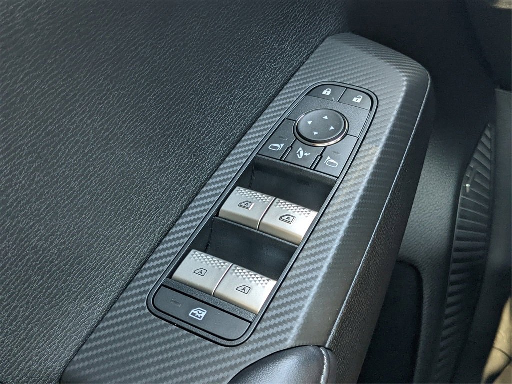 New 2025 Mitsubishi Outlander SE image 25