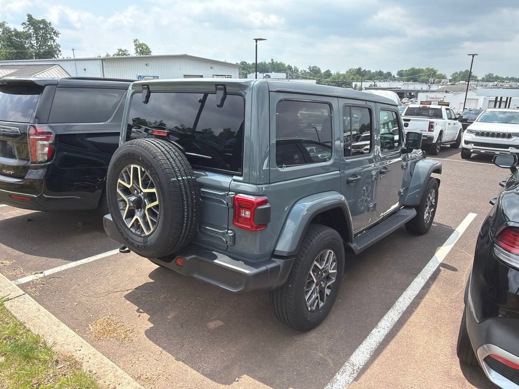 Used 2026 Jeep Wrangler Unlimited Sahara AWD/4WD image 8