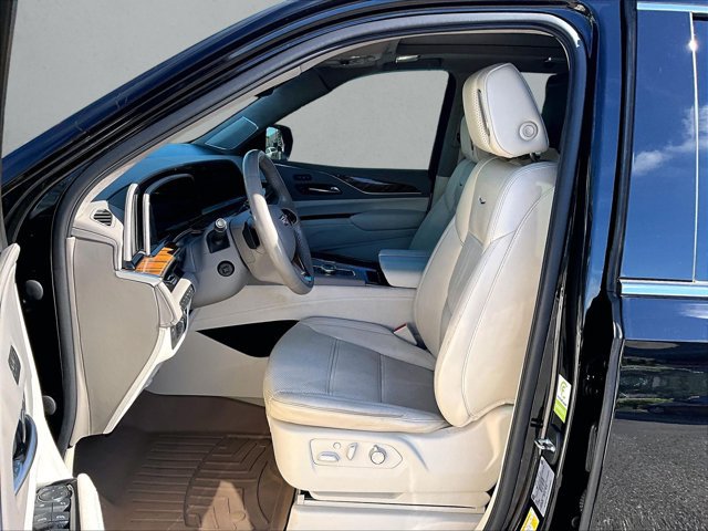 Used 2022 Cadillac Escalade ESV Premium Luxury Platinum w/ Heavy-Duty Trailer Package AWD/4WD image 24