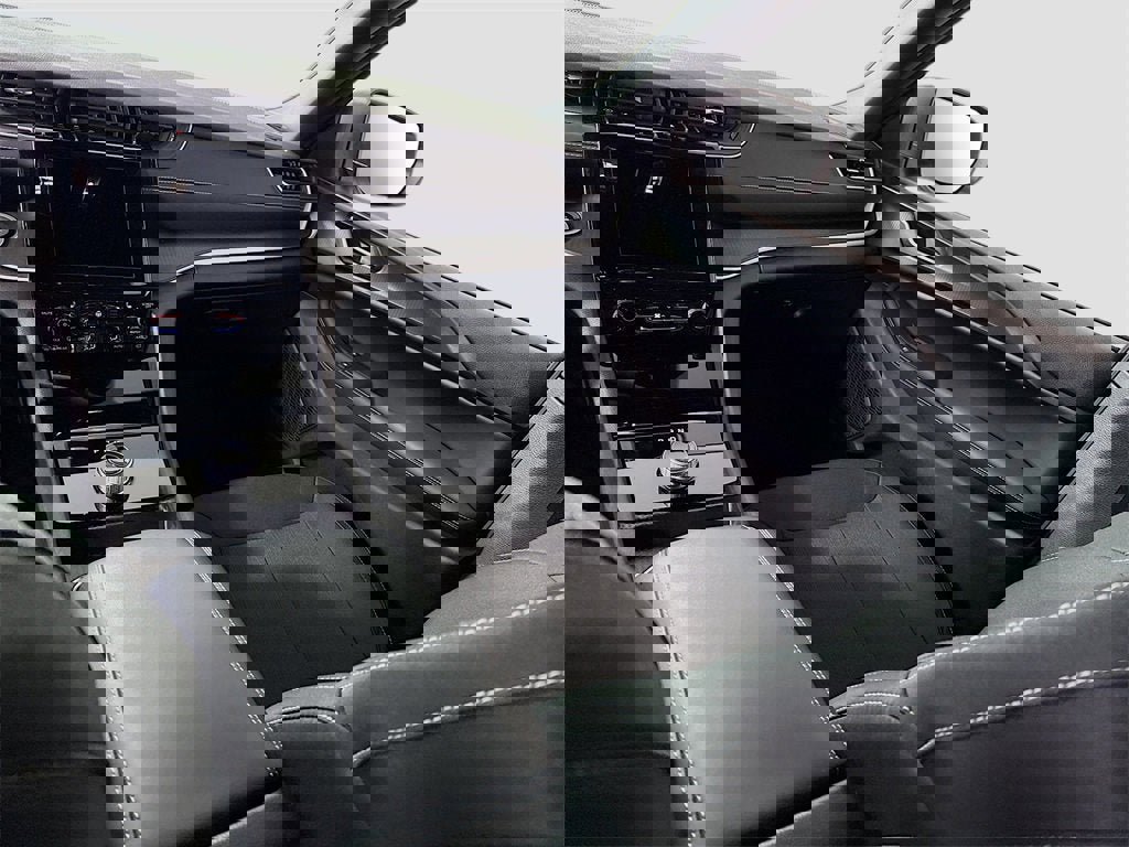 Used 2024 Jeep Grand Cherokee L Laredo w/ Luxury Tech Group I image 15