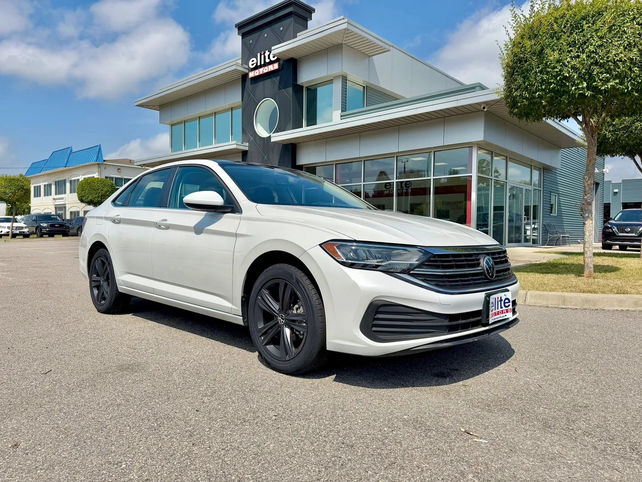Used 2023 Volkswagen Jetta SE w/ Panoramic Sunroof Package