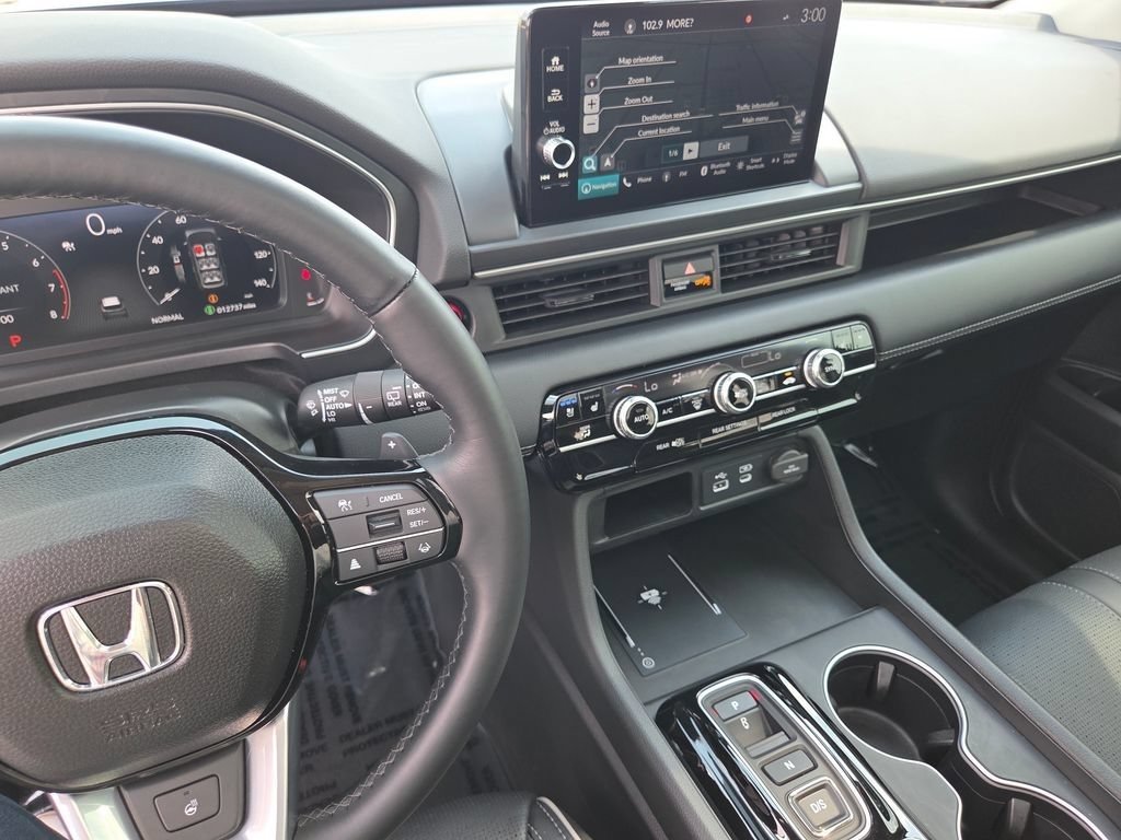 Used 2025 Honda Pilot Elite image 38