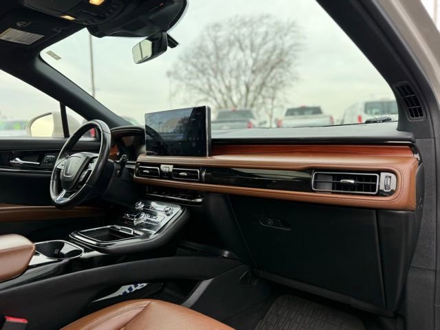 Used 2022 Lincoln Nautilus Reserve w/ Luxury Package image 16