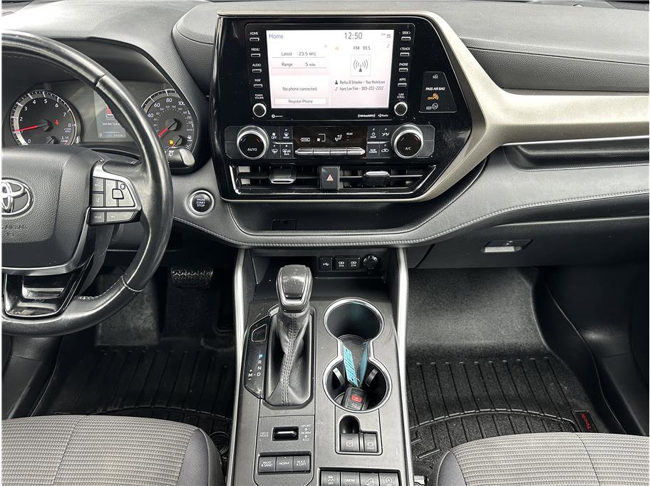 Used 2020 Toyota Highlander LE AWD/4WD image 25
