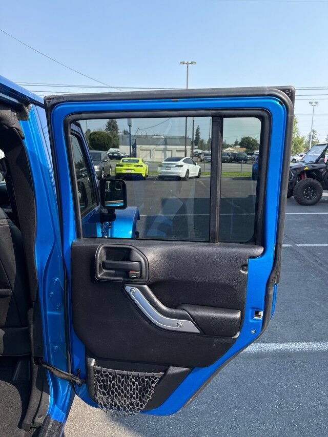 Used 2015 Jeep Wrangler Unlimited Sahara w/ Dual Top Group AWD/4WD image 14