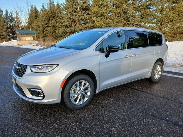 New 2026 Chrysler Pacifica Select image 3