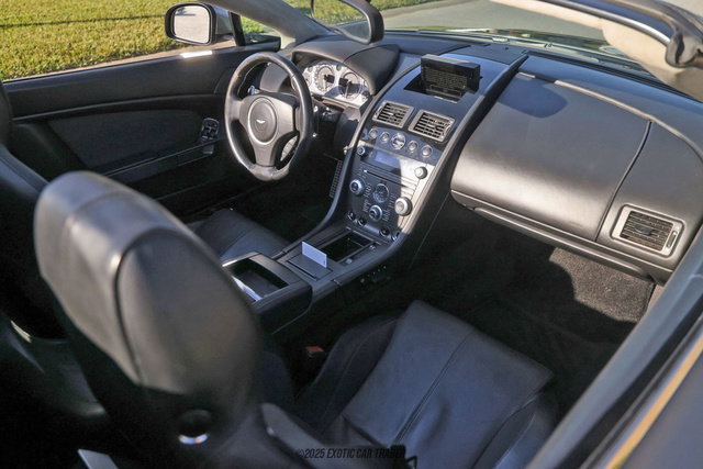 Used 2012 Aston Martin V8 Vantage Roadster image 40