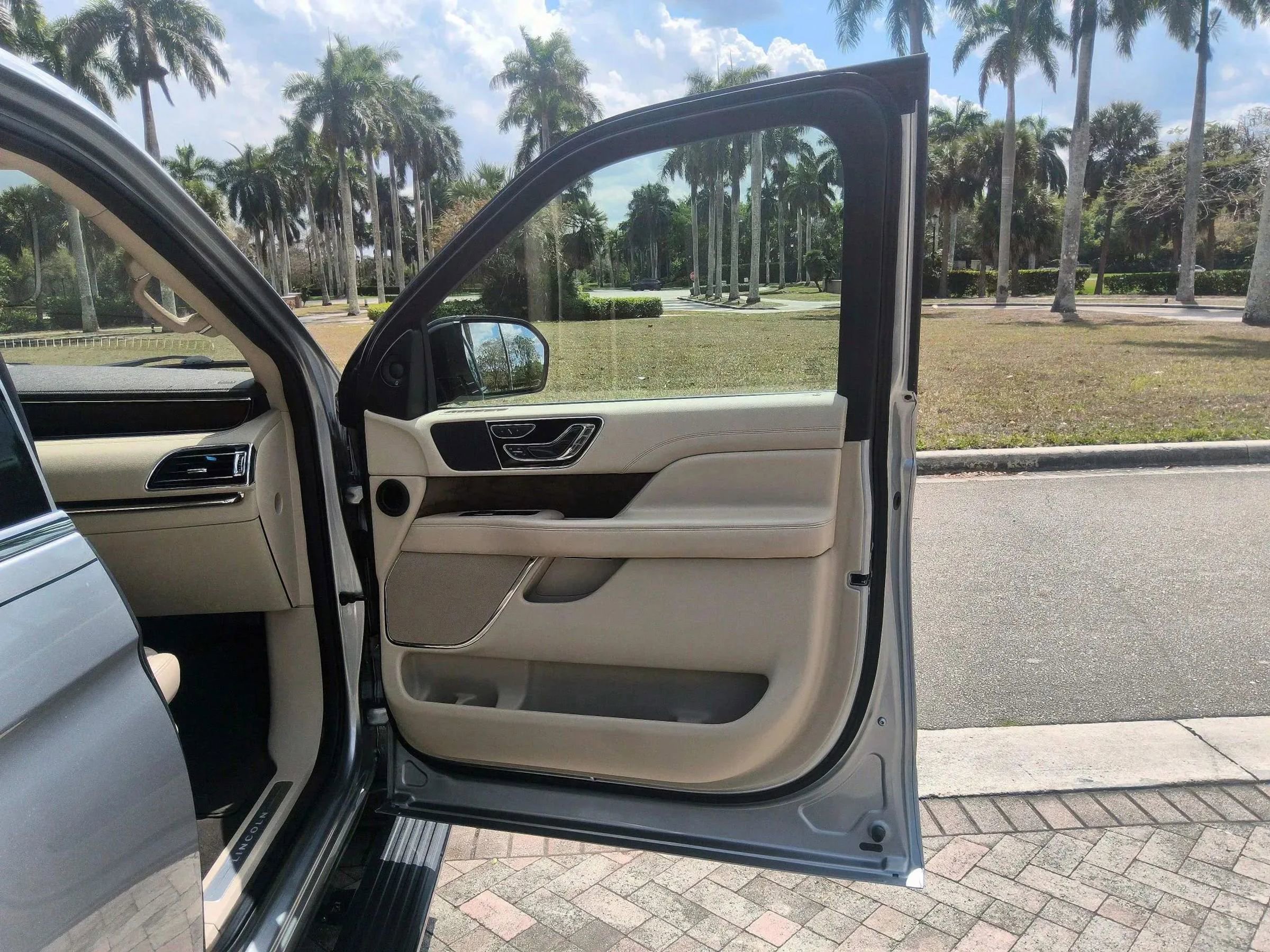 Used 2020 Lincoln Navigator Reserve w/ Equipment Group 201A Reserve RWD image 43