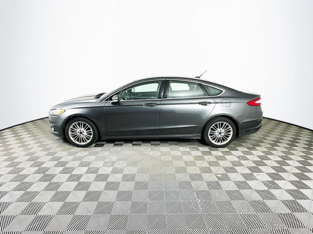 Used 2016 Ford Fusion SE w/ Equipment Group 202A image 5