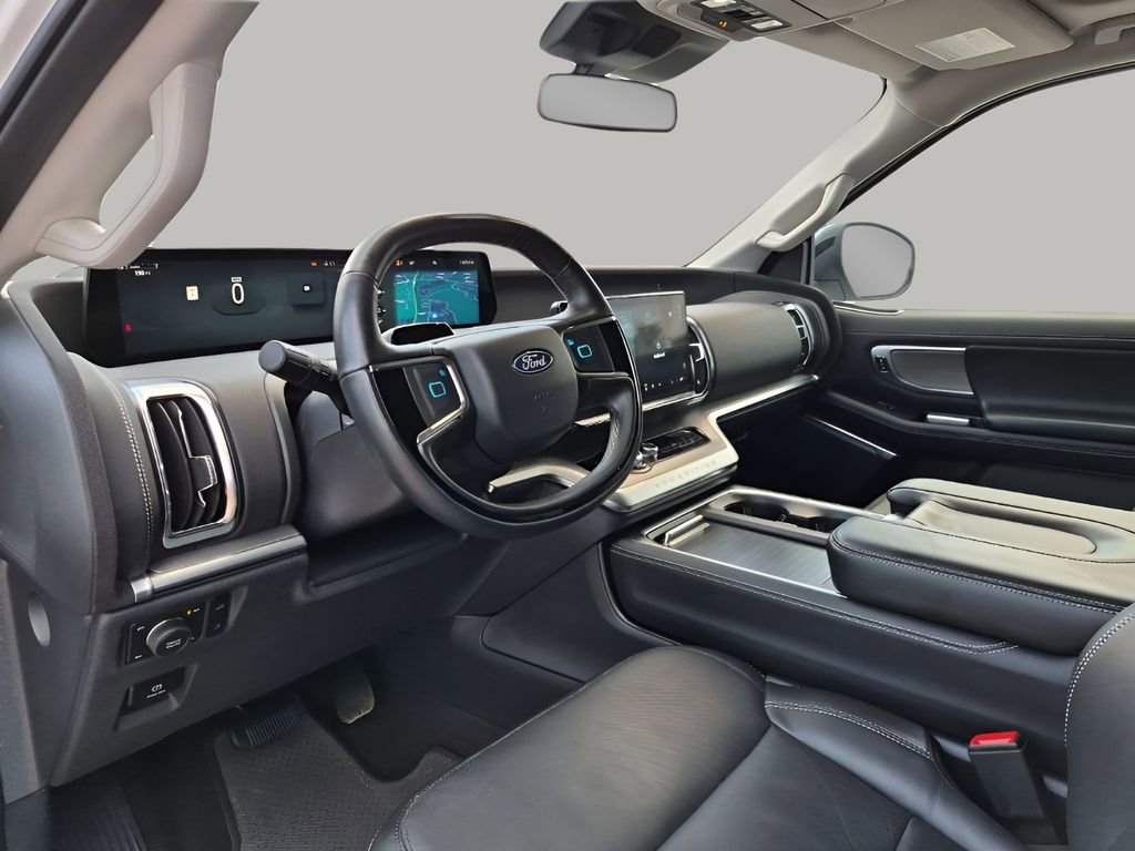 Used 2025 Ford Expedition Platinum image 29