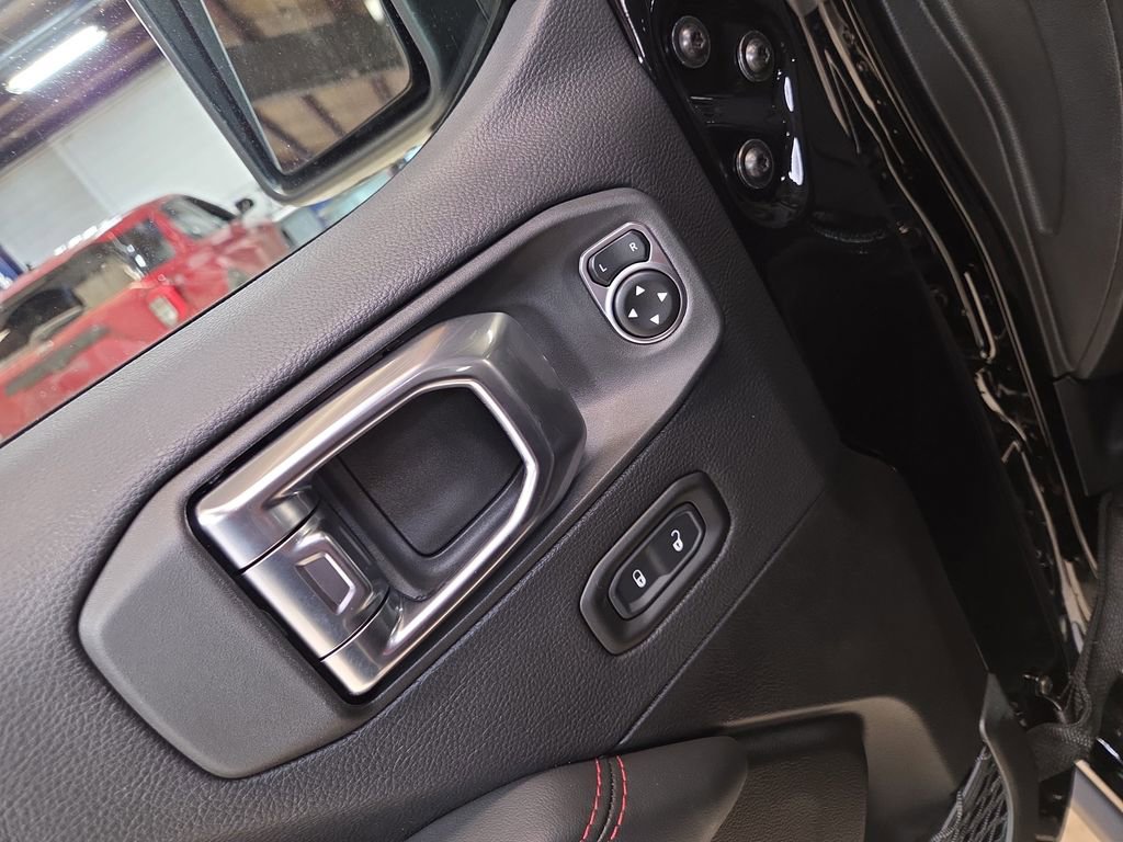 New 2025 Jeep Wrangler Unlimited Rubicon image 12