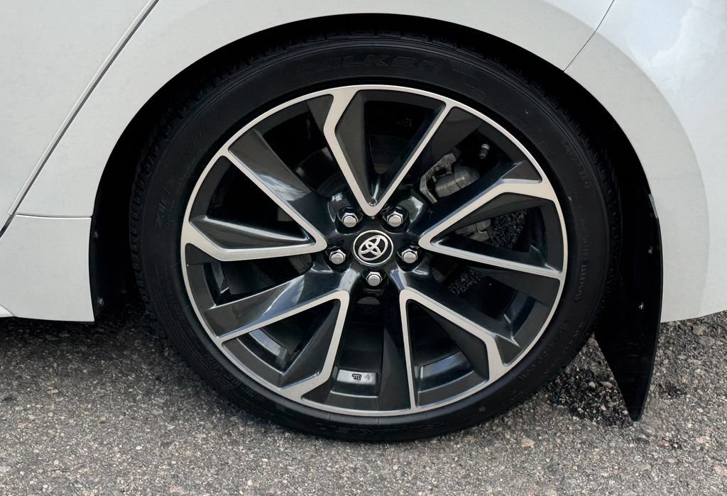 Used 2021 Toyota Corolla XSE FWD image 11