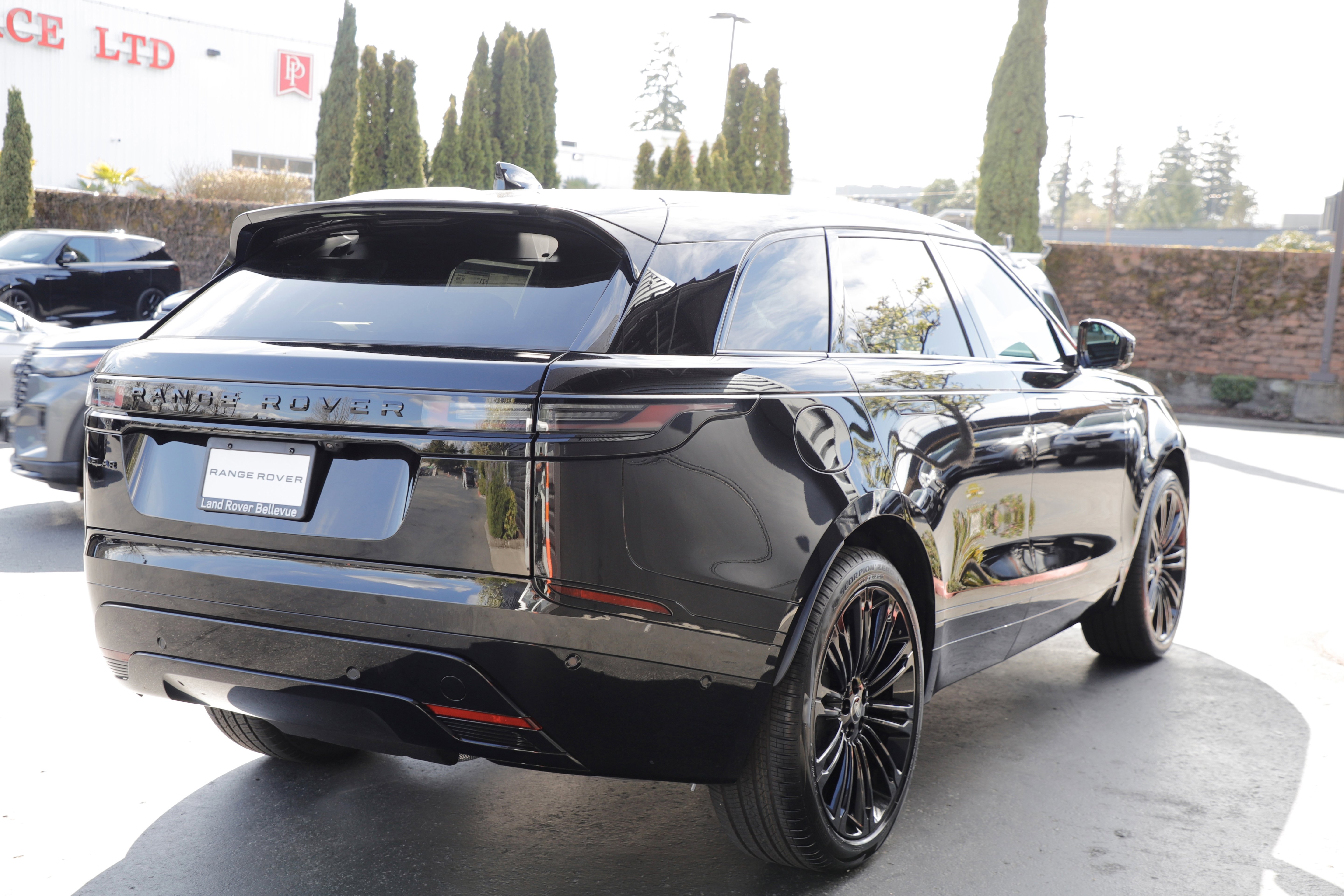 New 2026 Land Rover Range Rover Velar Dynamic SE AWD/4WD image 10