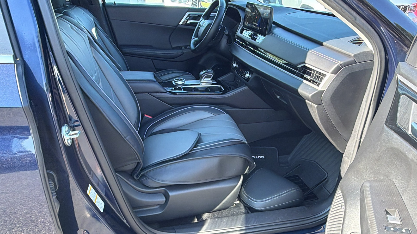 Used 2025 Mitsubishi Outlander SE FWD image 19