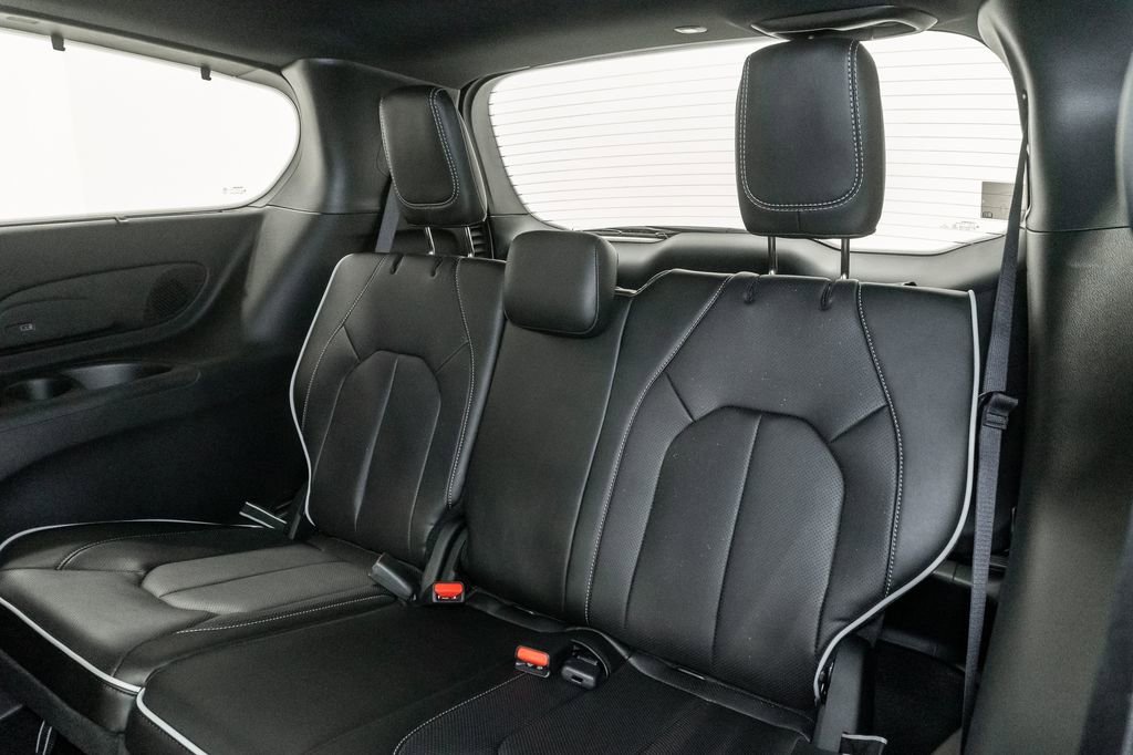 New 2027 Chrysler Pacifica Limited AWD/4WD image 24