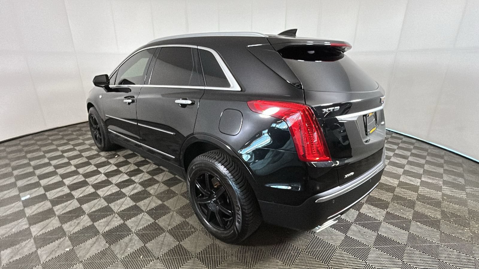Used 2017 Cadillac XT5 Luxury AWD/4WD image 5