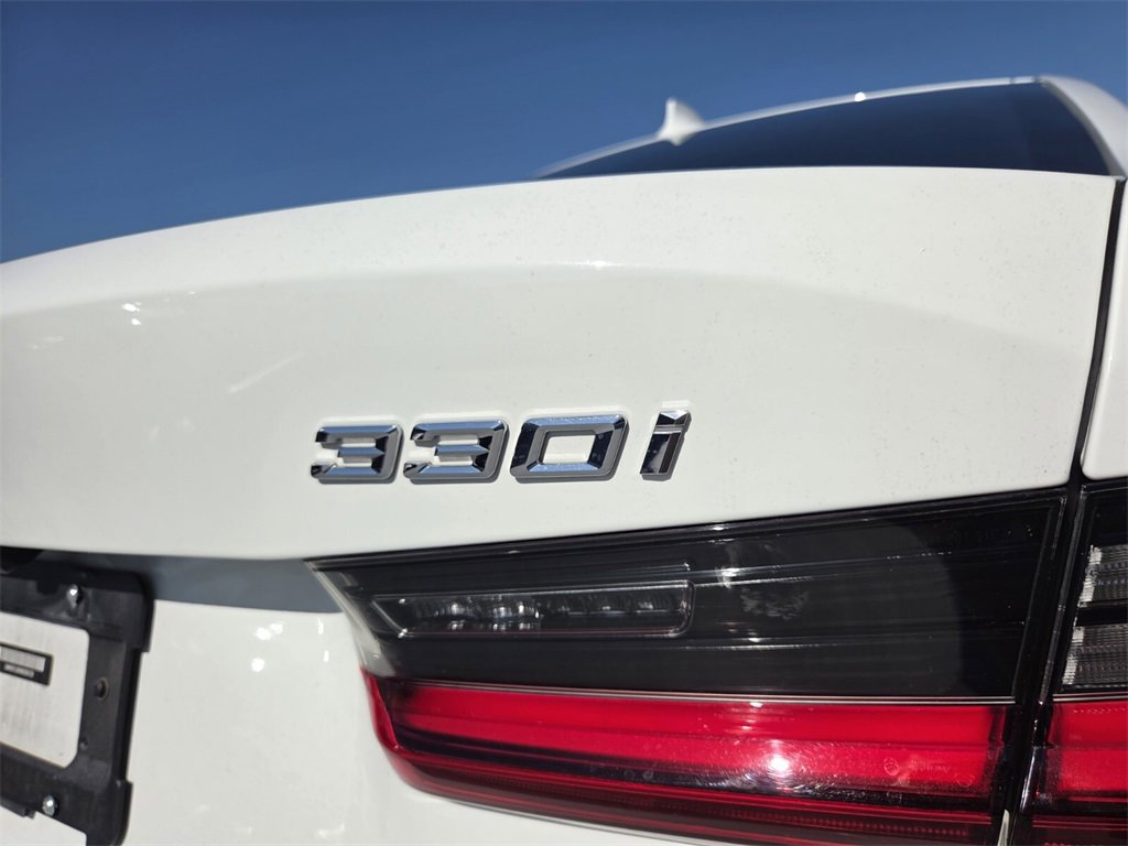 Certified 2022 BMW 330i Sedan w/ Driving Assistance Package image 17