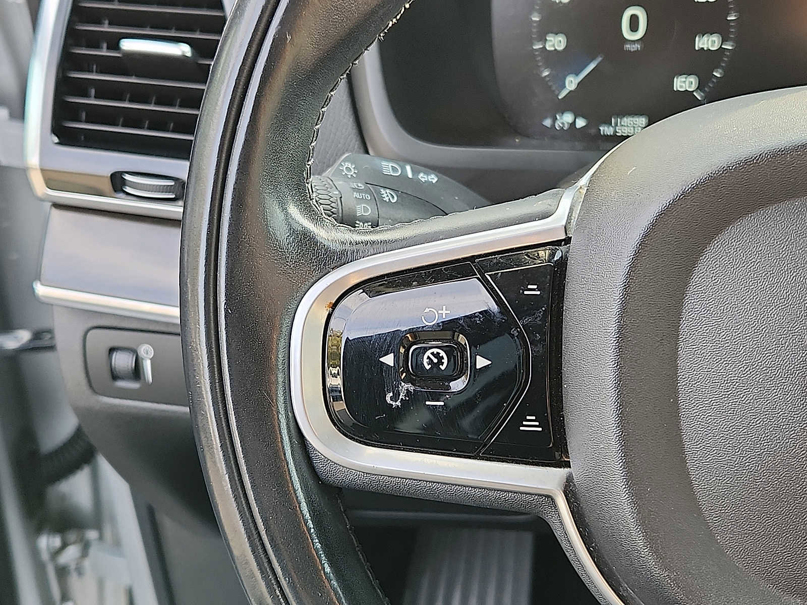 Used 2018 Volvo XC90 T6 Momentum w/ Convenience Package image 20