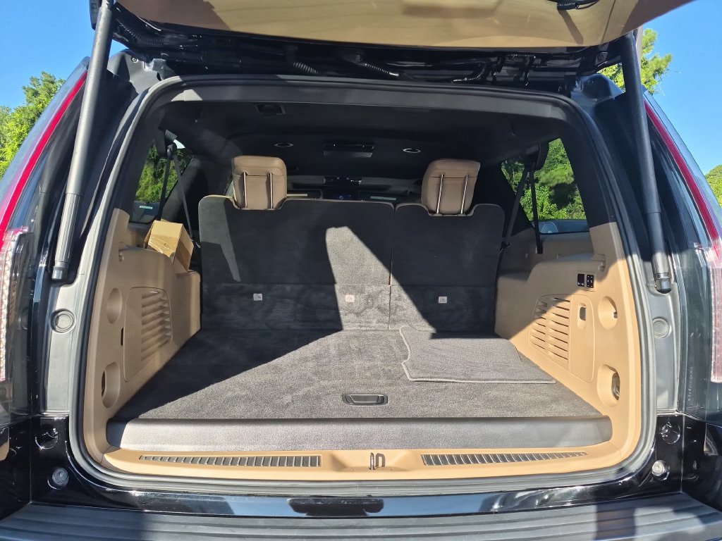 Used 2020 Cadillac Escalade ESV Platinum AWD/4WD image 30