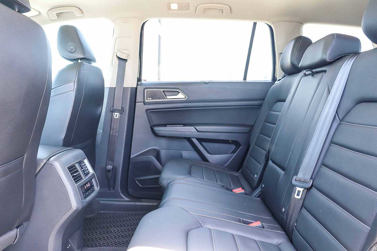 Used 2018 Volkswagen Atlas SEL Premium image 18