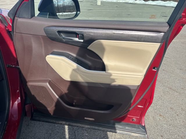 Used 2020 Toyota Highlander Limited image 10