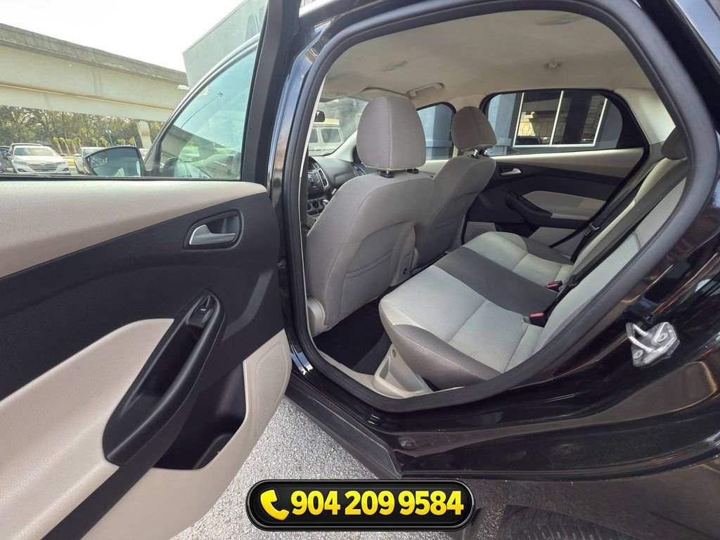 Used 2014 Ford Focus SE FWD image 25