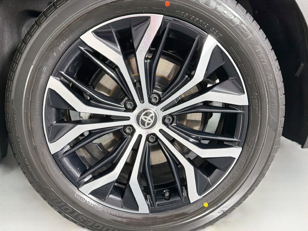 Used 2026 Toyota Crown AWD/4WD image 32