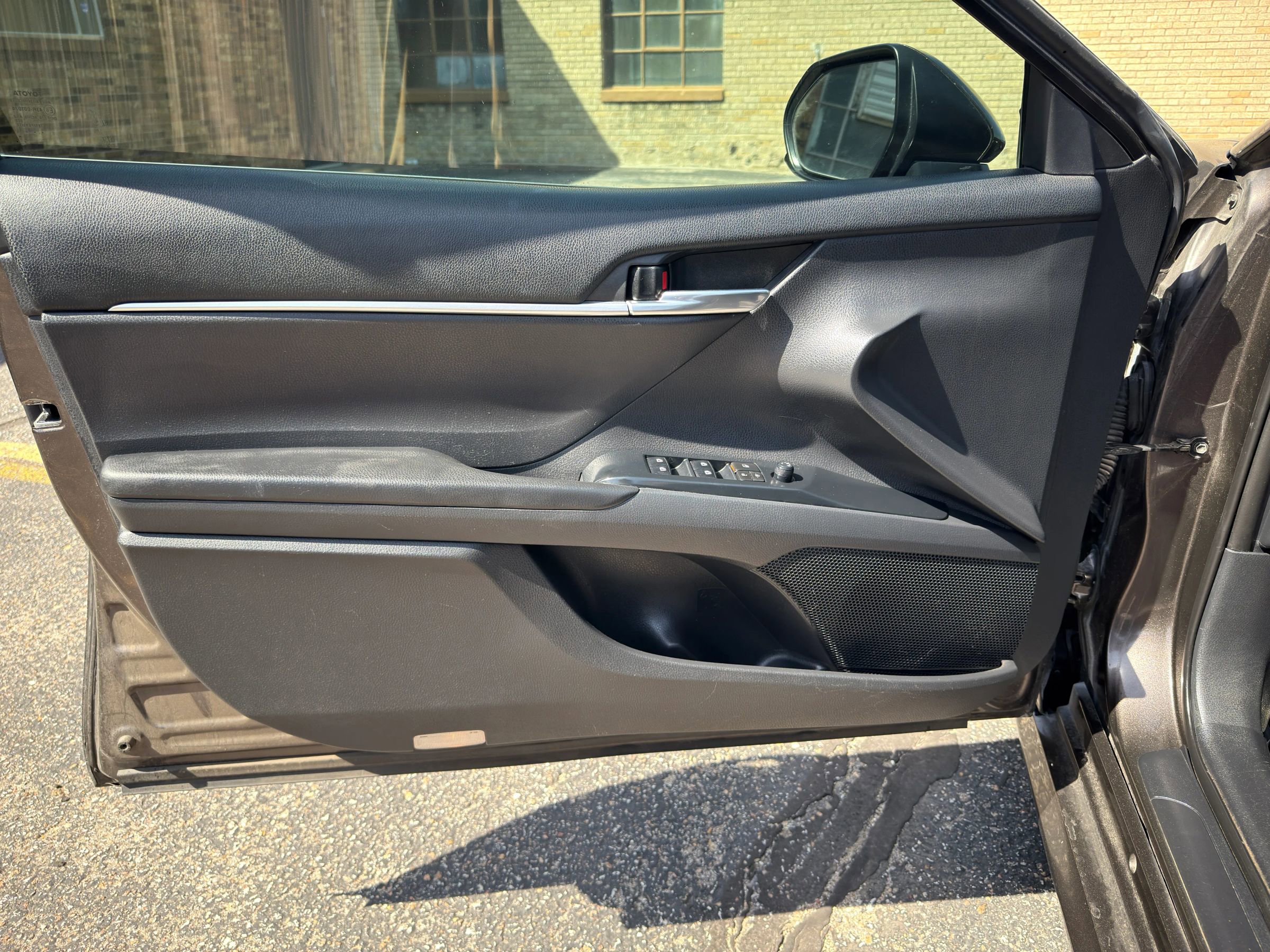 Used 2018 Toyota Camry LE image 24