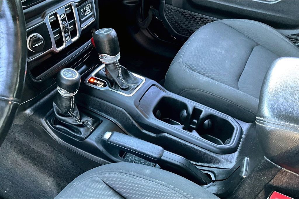 Used 2021 Jeep Wrangler Unlimited Sahara w/ Uconnect 4C Nav & Sound Group image 18