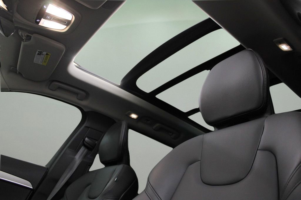 Certified 2025 Volvo XC90 B5 Core image 31