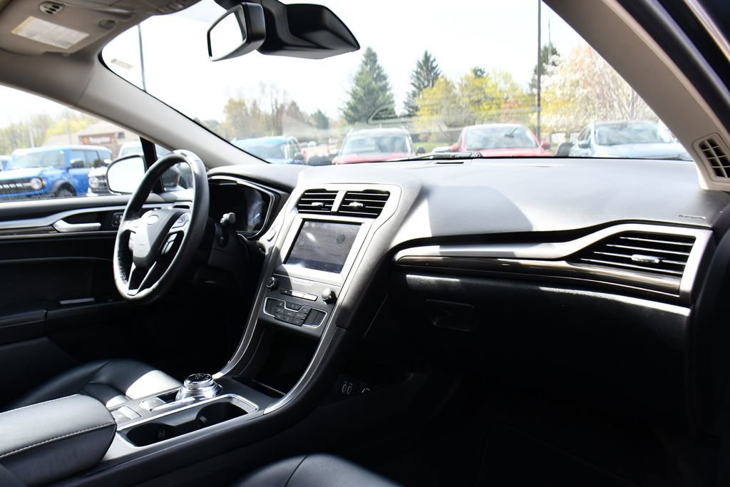 Used 2020 Ford Fusion SEL FWD image 15