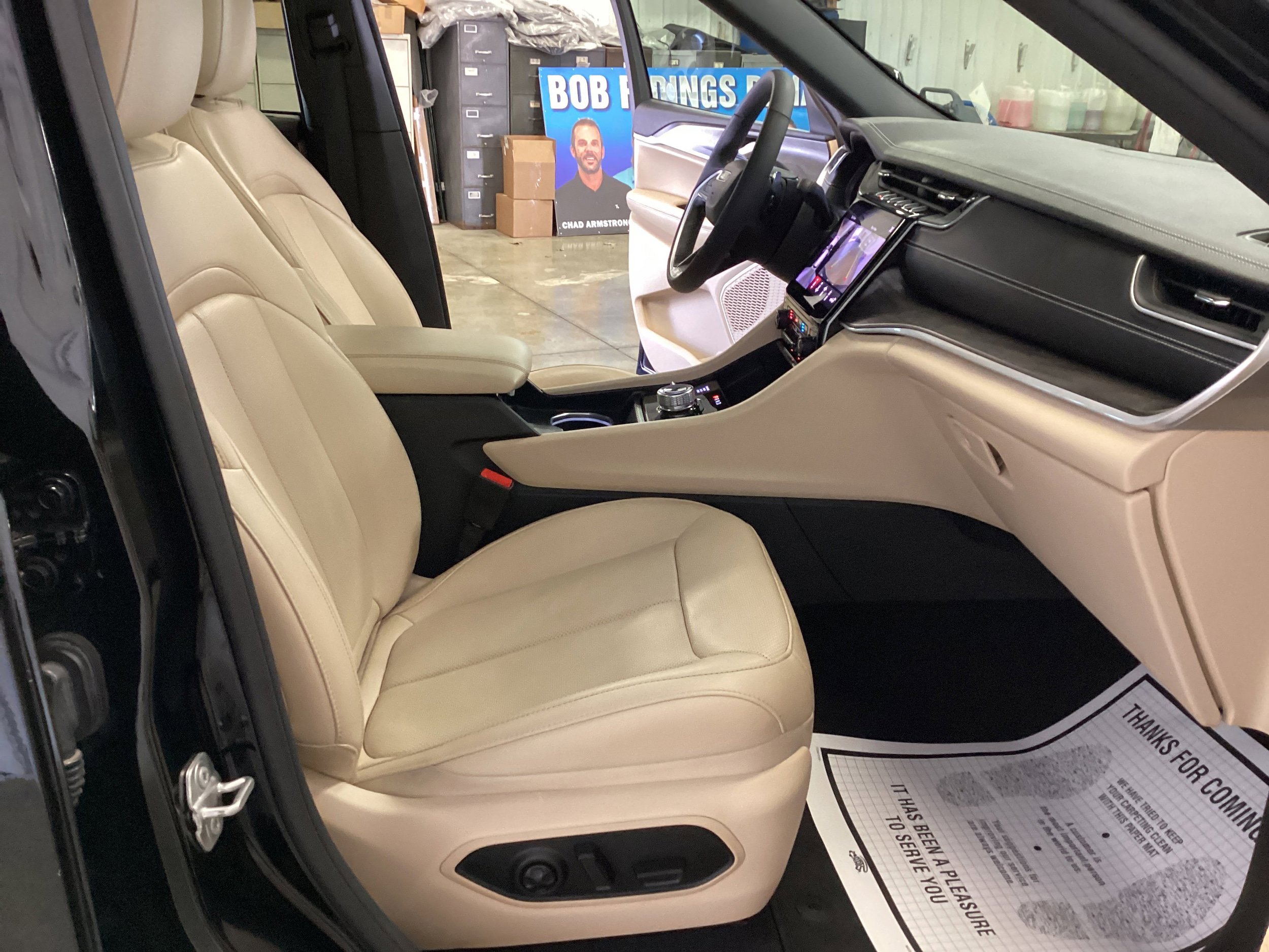 Used 2024 Jeep Grand Cherokee Limited w/ Luxury Tech Group II image 41