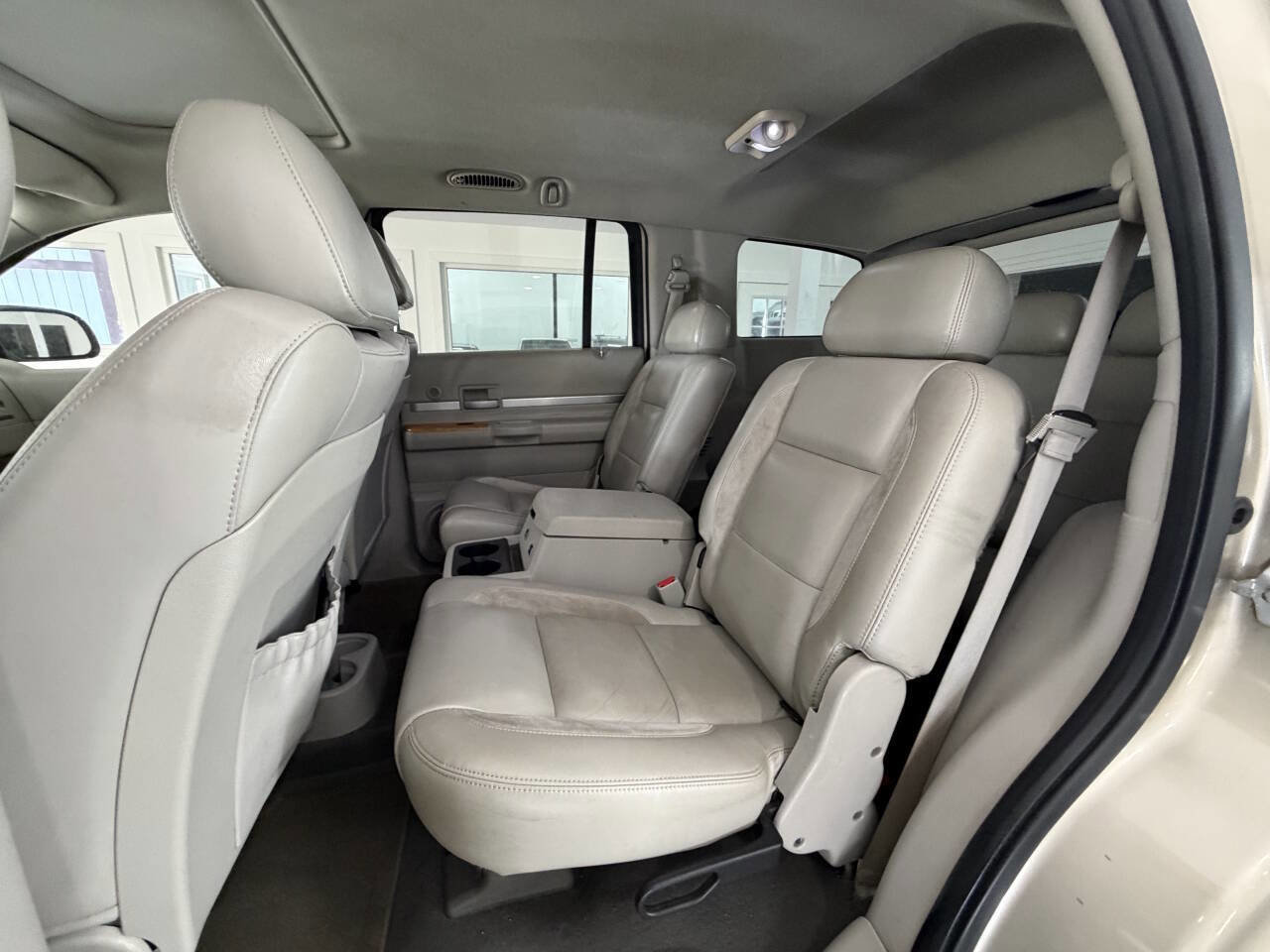 Used 2008 Chrysler Aspen Limited image 21