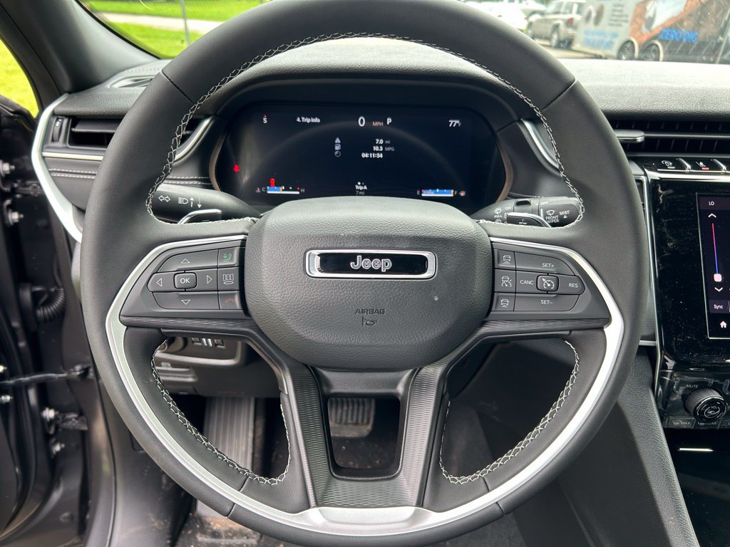 New 2024 Jeep Grand Cherokee Laredo AWD/4WD image 11