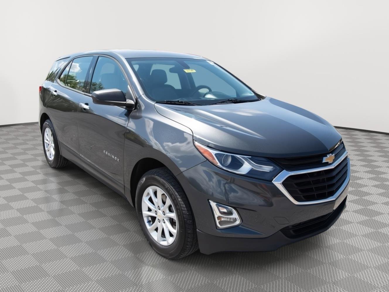 Used 2019 Chevrolet Equinox LS AWD/4WD image 3