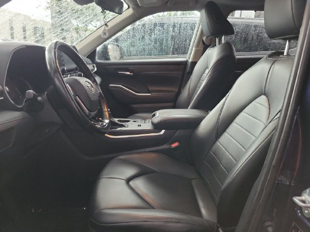 Used 2021 Toyota Highlander XLE FWD image 14