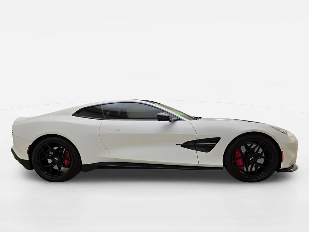 Used 2025 Aston Martin Vanquish RWD image 6