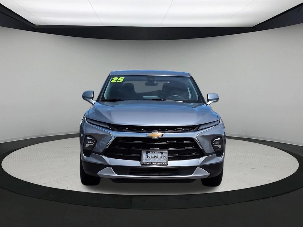 Used 2025 Chevrolet Blazer LT FWD image 3