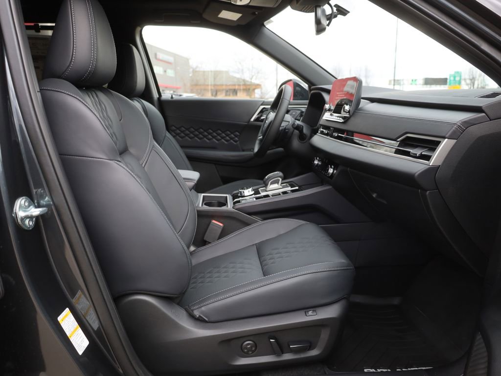 New 2025 Mitsubishi Outlander SEL Black Edition image 13