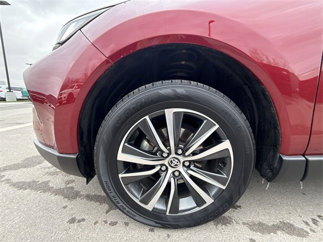 Used 2023 Toyota Venza LE image 10