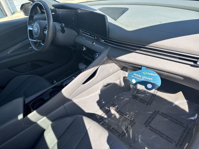 Used 2025 Hyundai Elantra SEL image 31