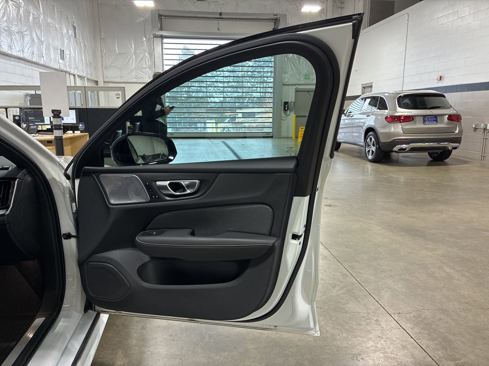 Used 2024 Volvo V60 T8 Polestar image 22