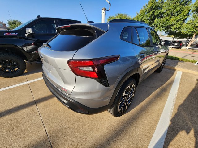 Used 2026 Chevrolet Trax RS w/ Sunroof Package FWD image 4