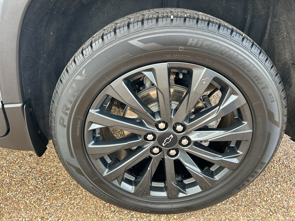 Used 2023 Chevrolet Traverse RS FWD image 9